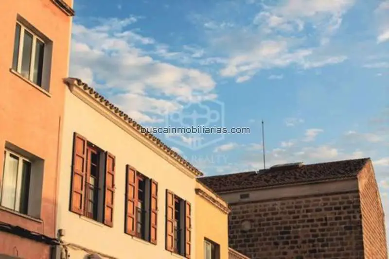 Edificio con dos casas en venta en Badalona cerca de Barcelona