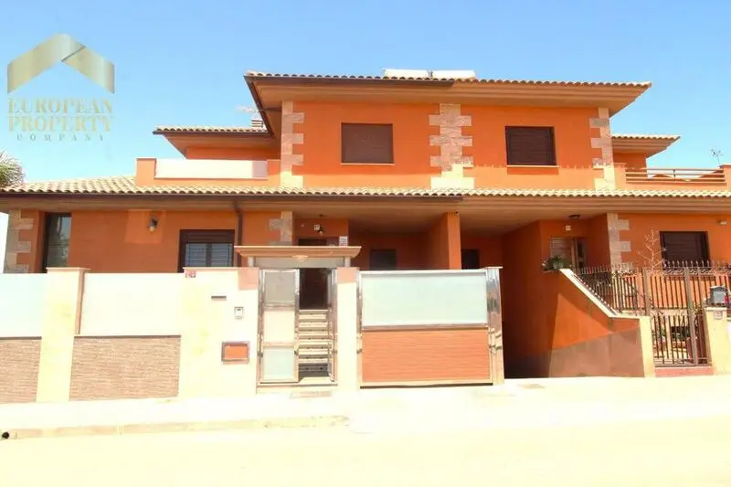 Adosado en Pulpí con Piscina Privada y Gimnasio