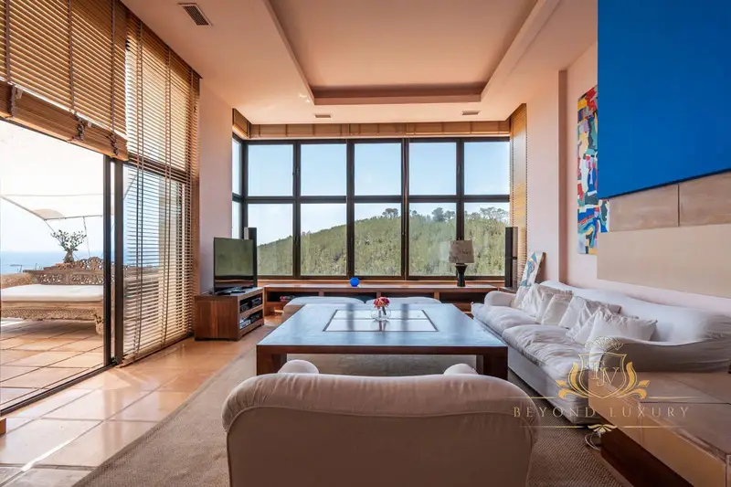 Villa de Lujo en Ibiza con Vistas Panor	micas