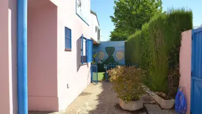 Casa o Escuela Infantil en Bormujos 153m2 Jardin