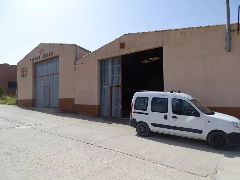 Venta Local Comercial con Garaje en Caseres