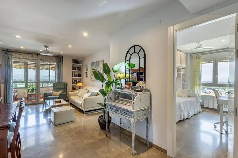 Piso en venta en Granada: 3 habitaciones, 2 ba	nos, garaje y trastero