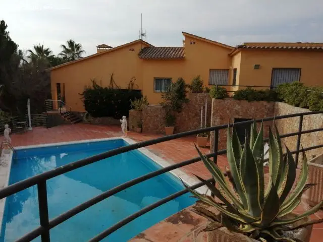 Chalet en Venta en Lloret de Mar cerca de Cala Canyelles