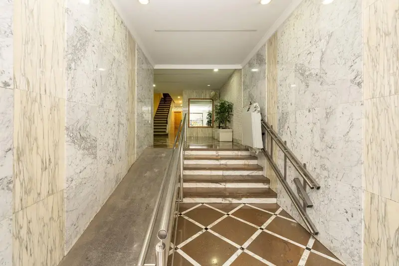 Piso en venta en Camino de Ronda Granada 5 dormitorios 2 baños