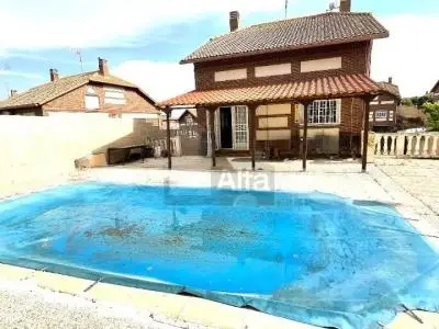 Chalet independiente en Seseña Toledo con piscina y garaje
