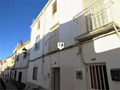 Casa Adosada Reformada en Martos 3 Dormitorios Patio y Terreno