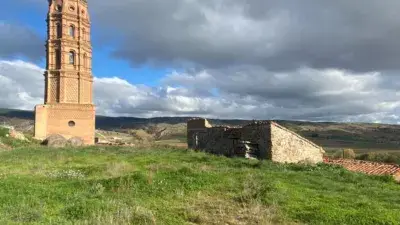 Casa y Almacenes en Venta en Olalla Teruel