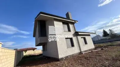 Chalet en venta Medina de Pomar 80% ejecutado