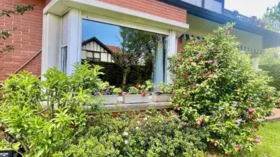 Chalet Bifamiliar en Neguri con Jardin y Garaje