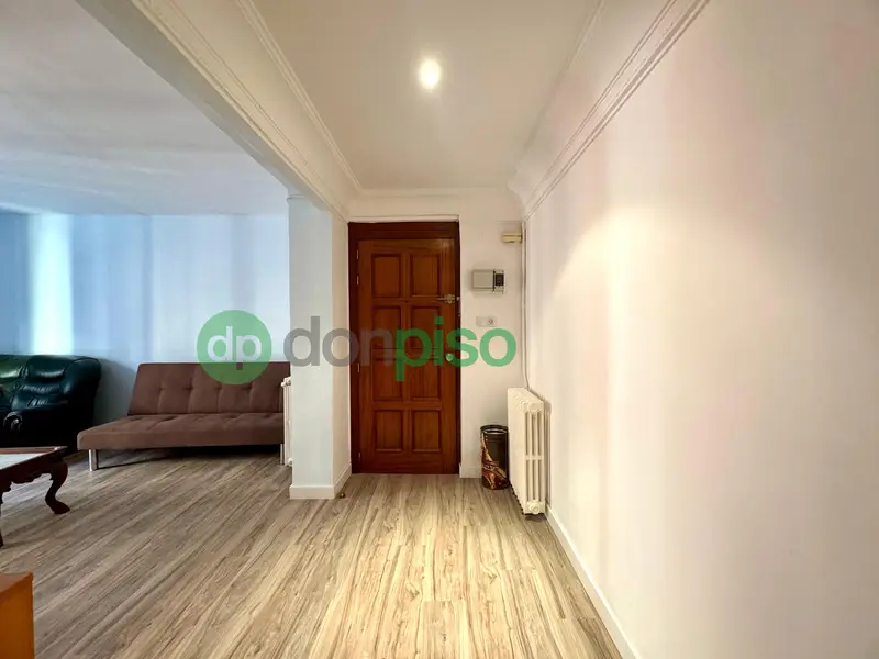Apartamento en venta. Piso ubicado en unas de las zonas mas concurridas del Barrio Húmedo de Leon, a pocos metros d la Catedral de Leon y la Plaza Mayor