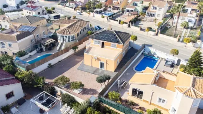 Villa en Venta La Marina 4 Dormitorios Piscina