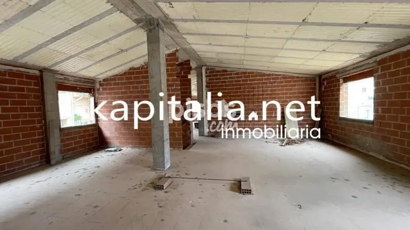 Casa en Construcci	ón Barxeta Dos Plantas Patio