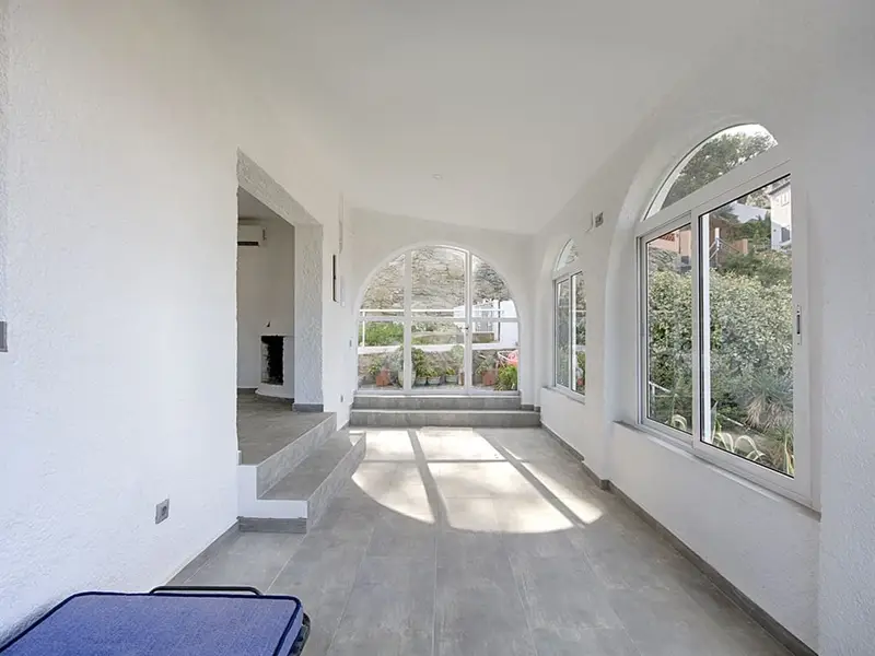 Chalet en venta en Roses Girona con dos apartamentos