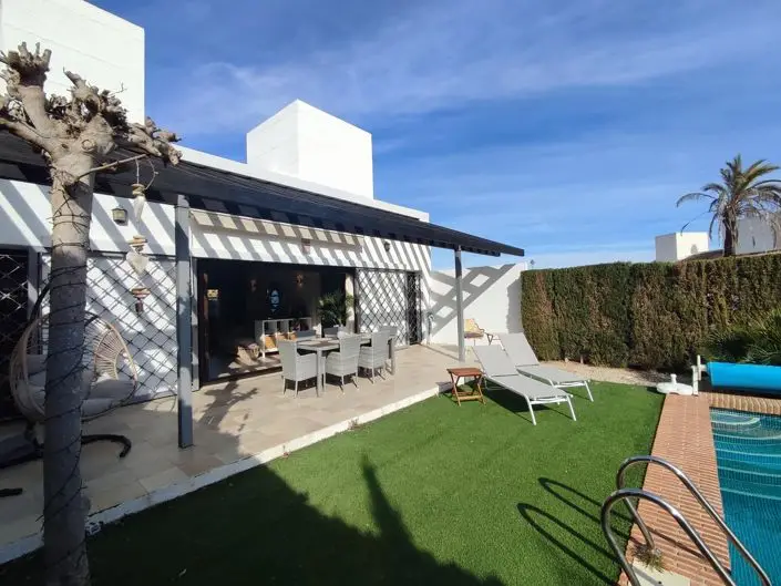 Villa en Venta 2 Dormitorios Piscina Privada Golf Murcia