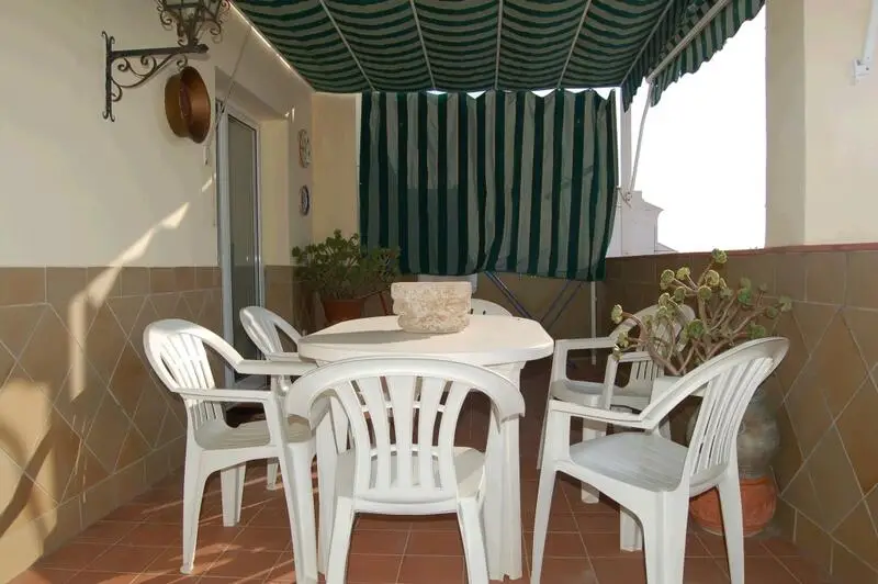 Apartamento en Maro con Terraza y Vistas al Mar - Alquiler Largo Plazo