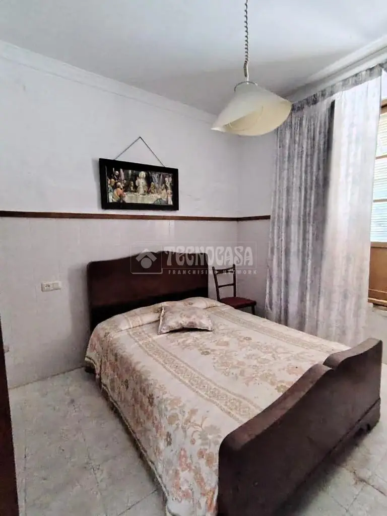 Casa en venta en Paradas 4 dormitorios gran patio