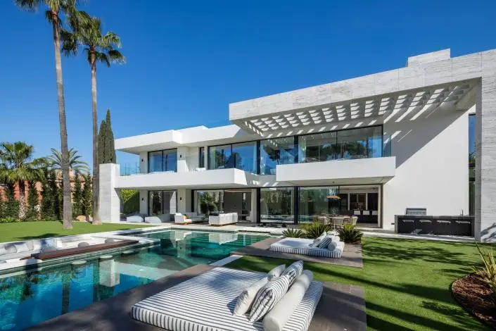 6 Bed Villa for sale