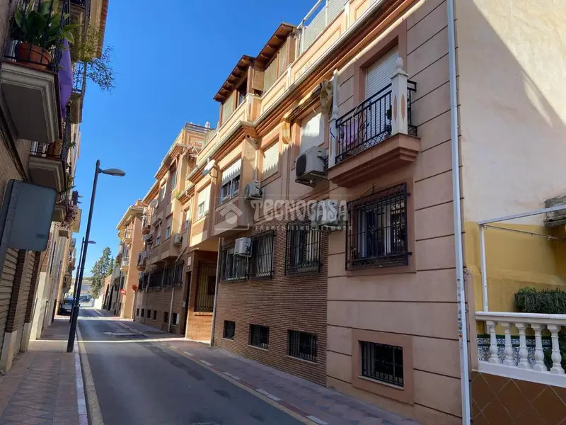 Piso en Venta en Armilla 2 Dormitorios Patio Privado Cerca del Metro