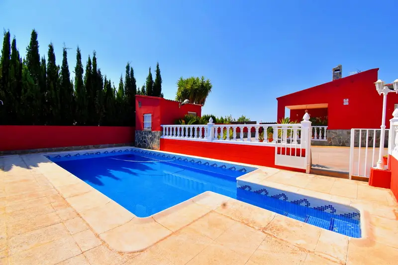 Villa 3 Dormitorios Montroy Piscina Privada