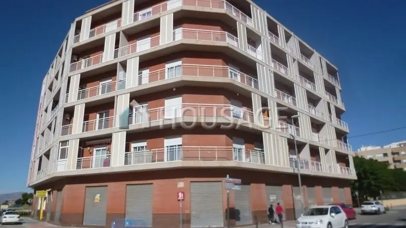 Piso en venta en Almoradi con 3 dormitorios y 2 baños