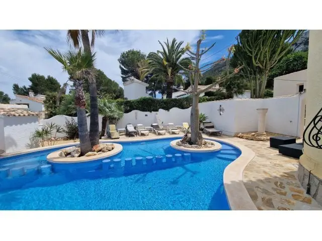 Chalet Familiar en Denia con Piscina y Jacuzzi