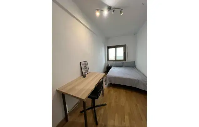 Rent 4 bedroom apartment in Barcelona
