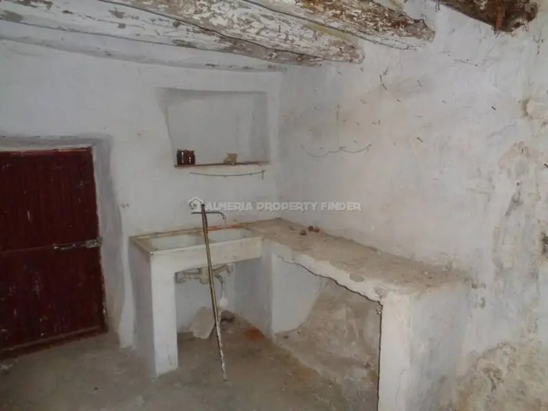 Chalet Adosado en Oria para Reformar