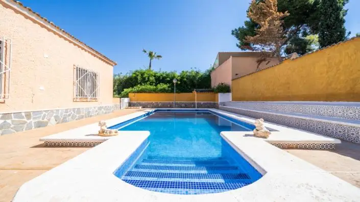 Villa de 7 Dormitorios en Venta cerca de La Marina