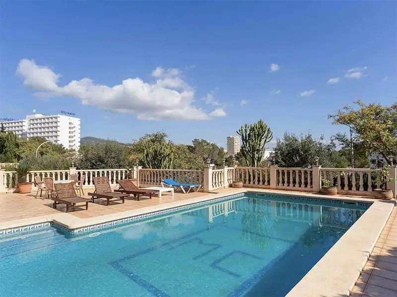 Villa de Lujo en Palmanova Mallorca con Piscina y Vistas Impresionantes