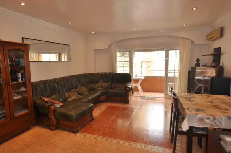 Apartamento en Puerto Jávea con Patio y Vistas al Mar