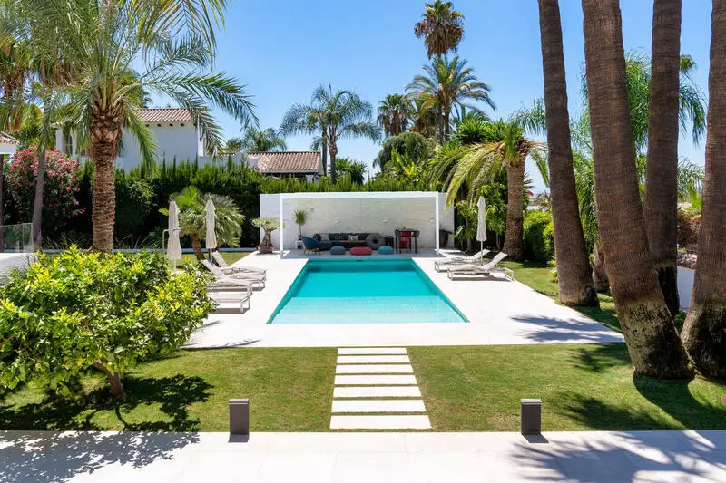 Villa de Lujo 5 Dormitorios Nueva Andalucía