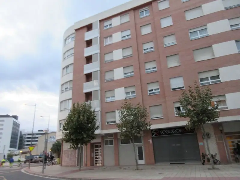 Venta Local Comercial en Cascajos Logroño 105m2