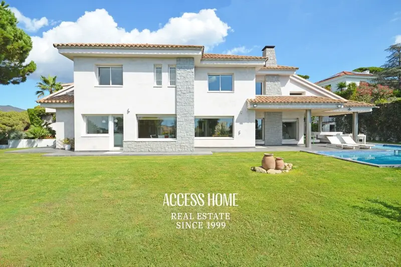 Chalet en venta en Alella con vistas al mar