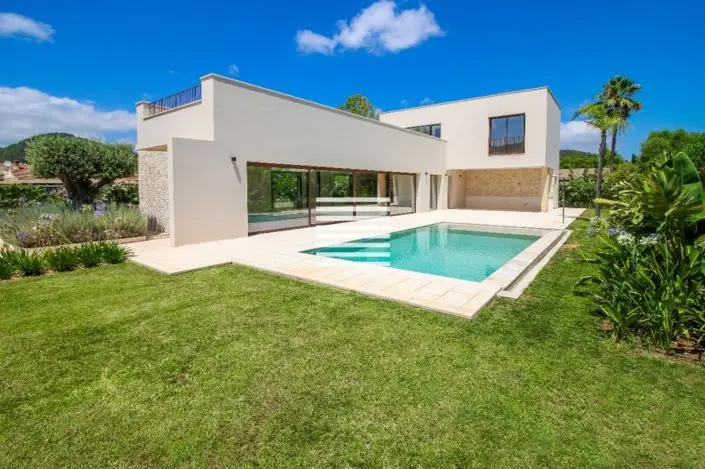 Villa 4 Dormitorios Lujosa en Venta