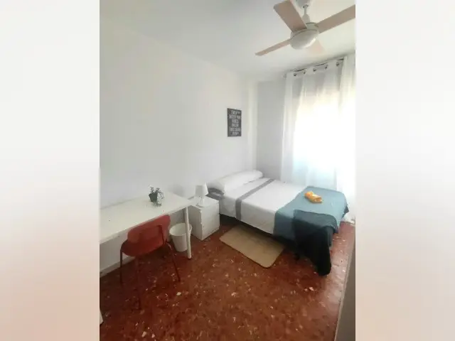 Habitación amueblada en apartamento Almería centro