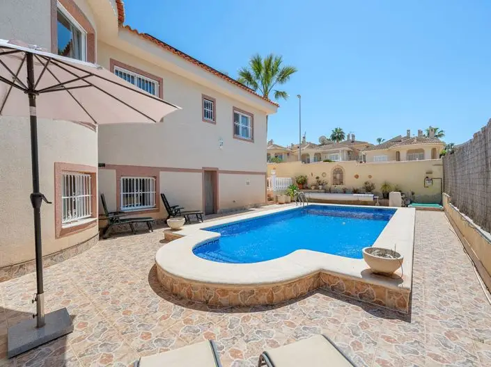 Villa de 5 Dormitorios en Benijofar