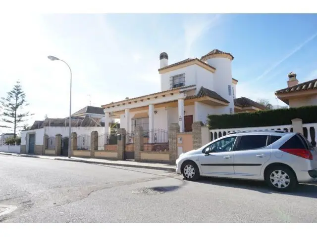 Villa de Lujo en Chipiona Cerca de la Playa