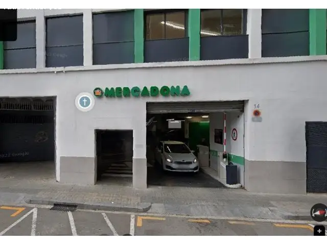 Planta Baja Luminosa con Terraza en Barcelona