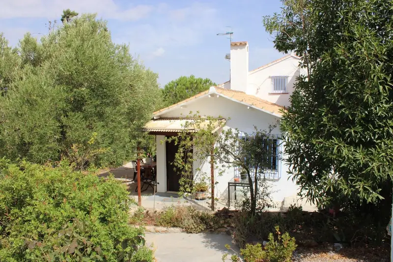 Finca con 3 Bungalows y Vistas Panorámicas en El Gastor