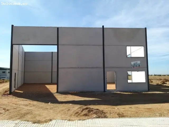 Naves Industriales en Badajoz: 8 Naves de 230m2 a 1124m2