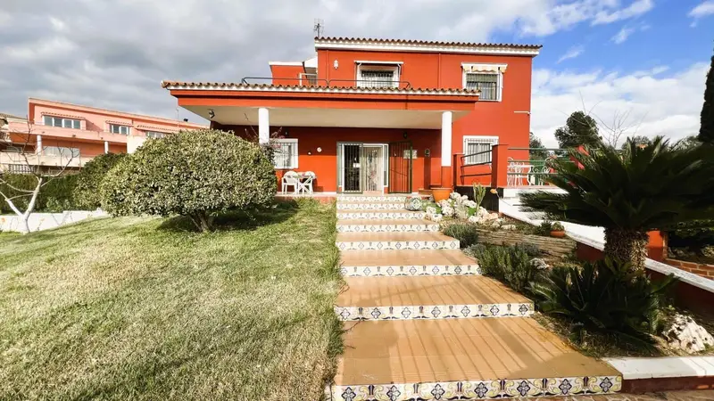 Chalet en Venta en L Alcora con Piscina y Gran Parcela