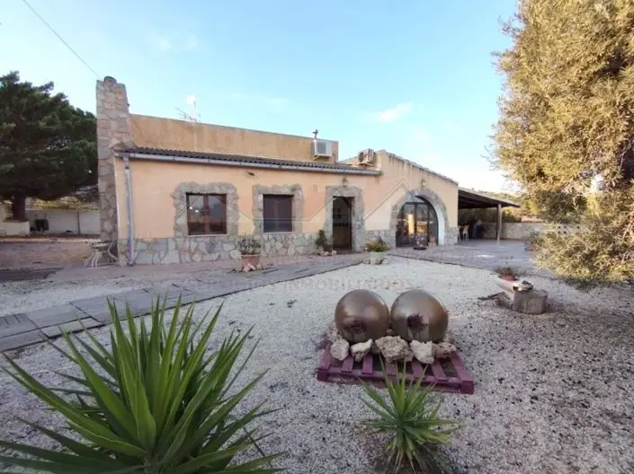 Villa de Lujo en Venta 2 Dormitorios Sax