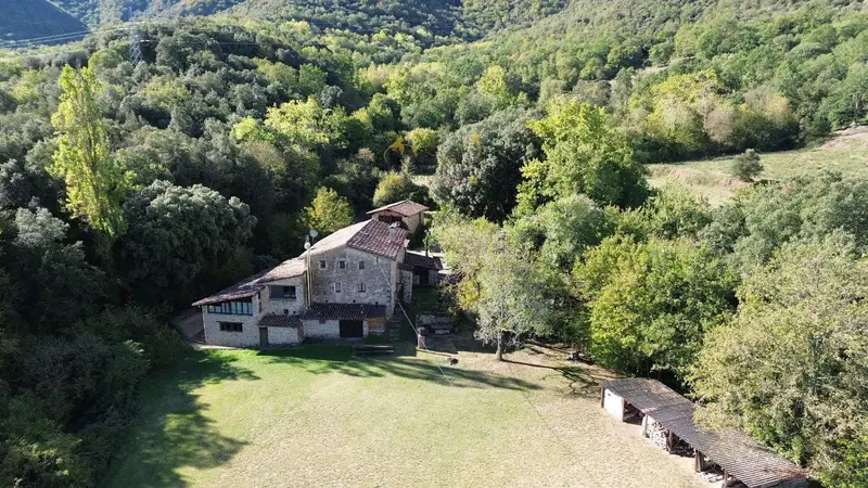 Masia rustica con 49 hectareas en venta
