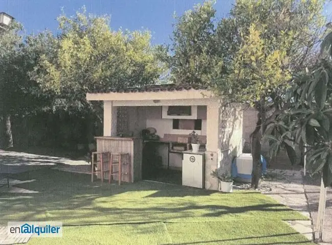 Chalet Independiente en Villa Marco cerca de Playa Muchavista