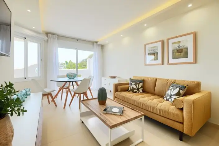 Apartamento 2 Dormitorios Primera Linea de Playa Calahonda Vistas al Mar