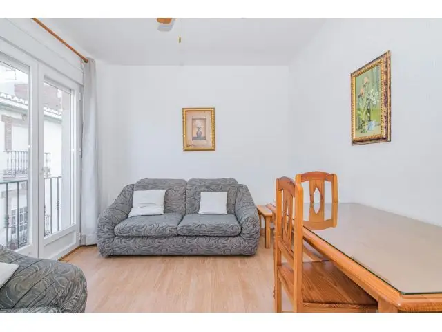 Apartamento en Dilar: Inversi	ón o Vivienda Tranquila
