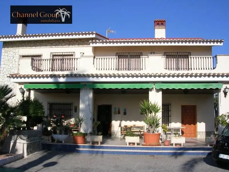 Venta Chalet con Chimenea en Algoda Elche