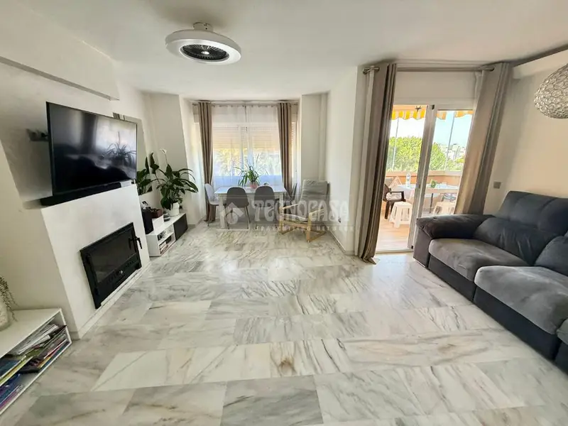 Piso Reformado en Estepona con Terraza Piscina y Trasteros