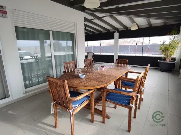Chalet Modular en Monforte del Cid con Piscina y Vistas Despejadas