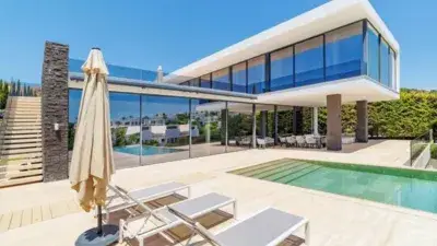 Chalet en Alquiler Marbella Lujo 5 Dormitorios Piscina Cine Casa